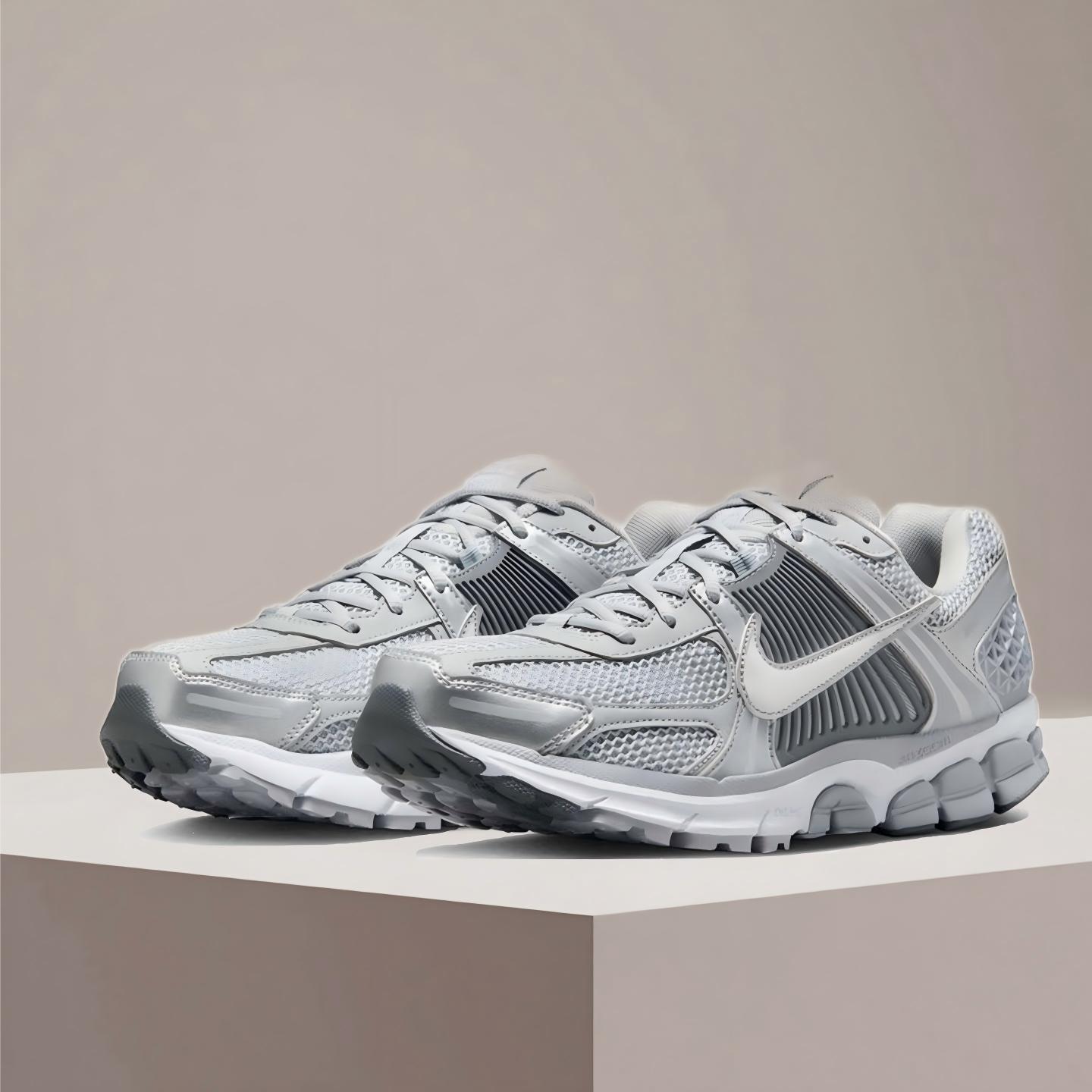 Nike Zoom Vomero 5 Yankees Run - Women Shoes Zoom ulasan dan harga